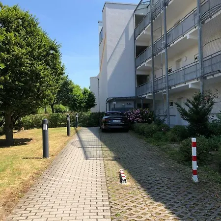 Parkplatz Und Balkon - Burberg's Heimathafen In * Wiesbaden