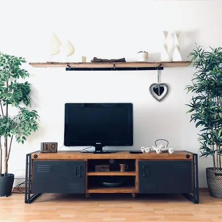 Parkplatz Und Balkon - Burberg's Heimathafen In Wiesbaden